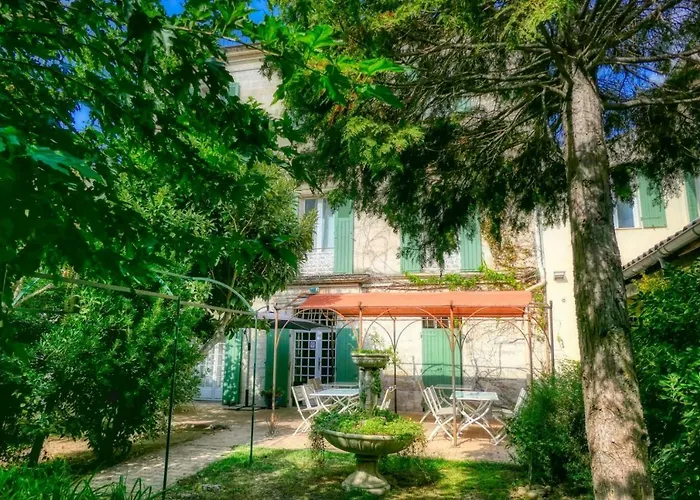 Au Saint Roch - Hotel Et Jardin Aviñón